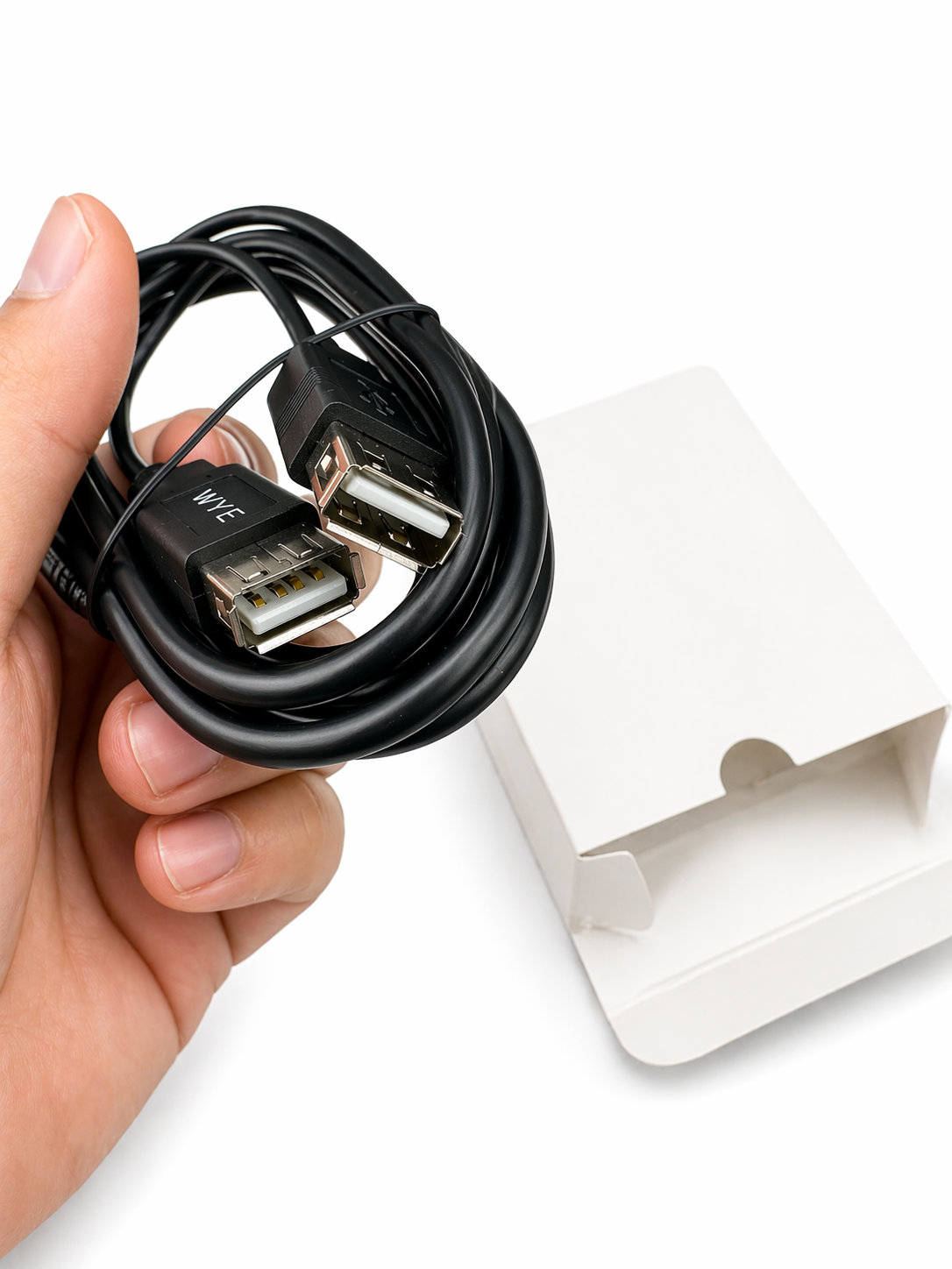 ZOOM VIEW OF THE USB CABLE FEMALE TO FEMALE