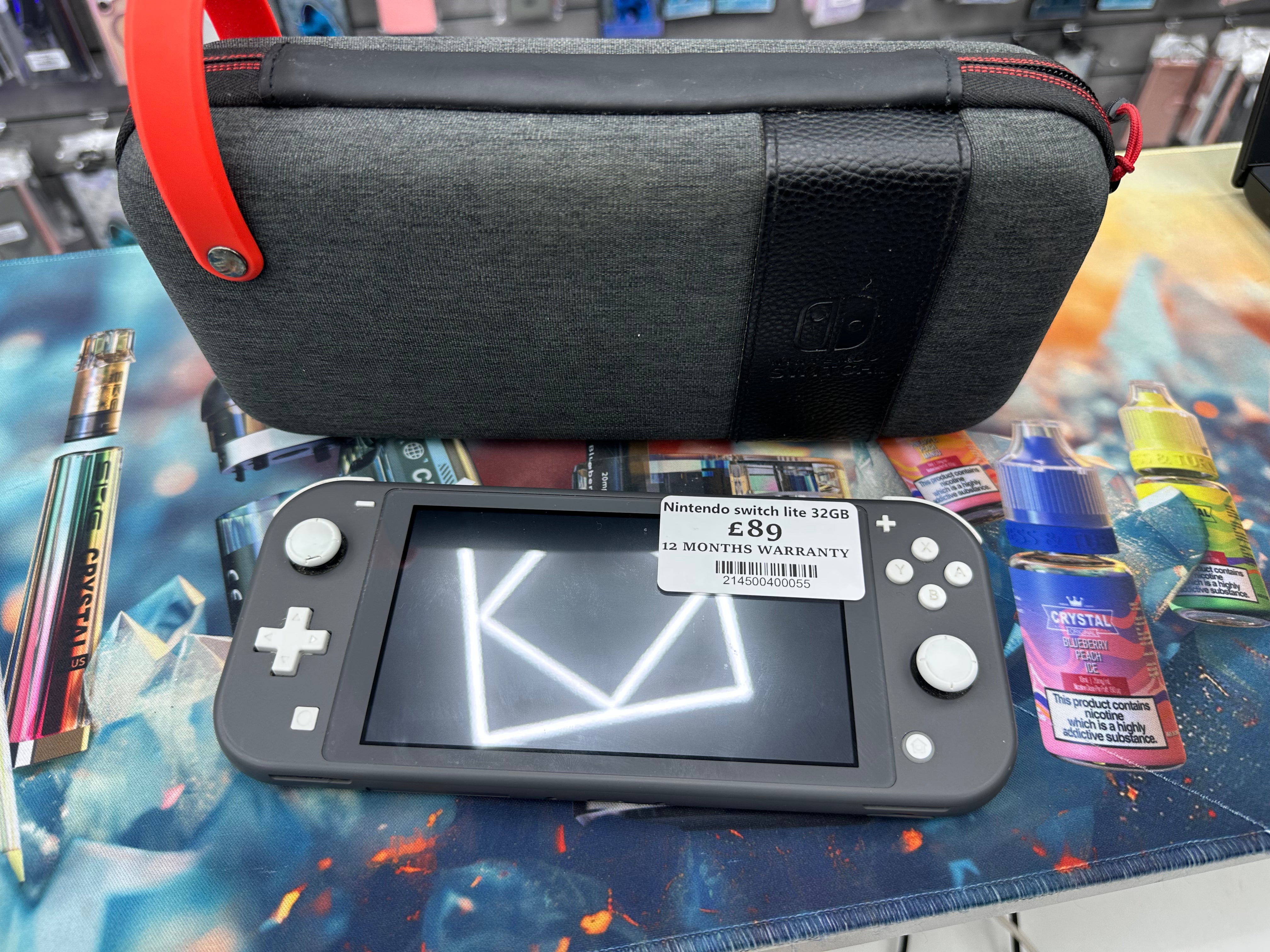 Nintendo switch lite 32GB with bag and charger