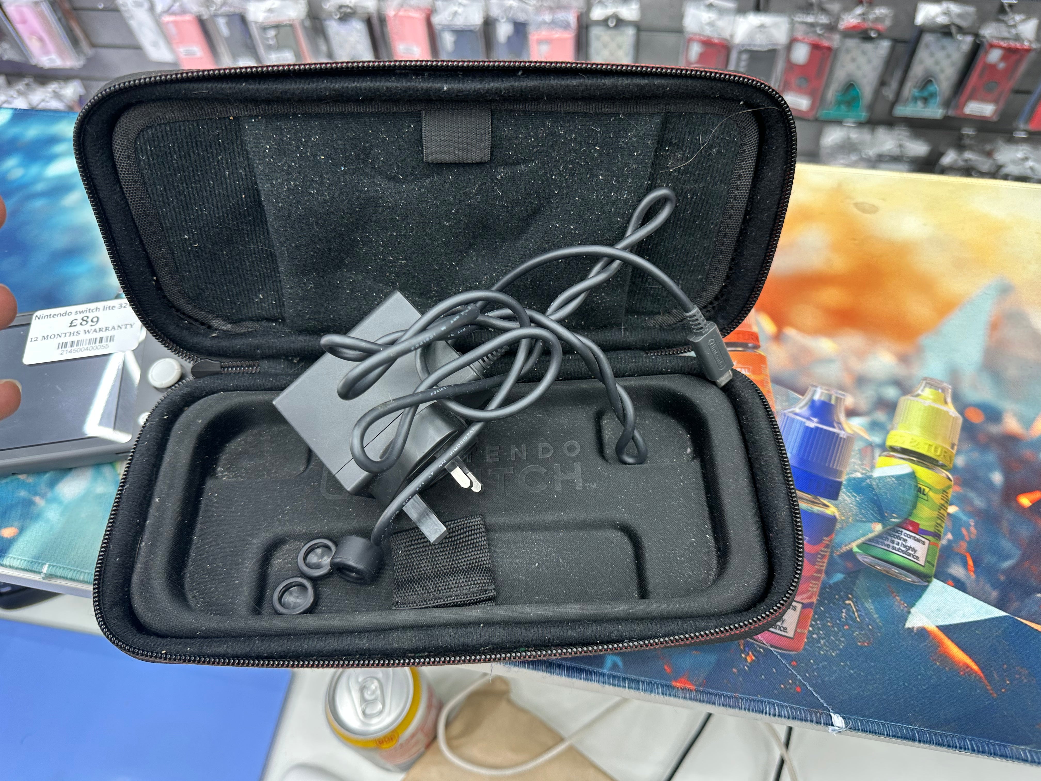 Nintendo switch lite 32GB with bag and charger